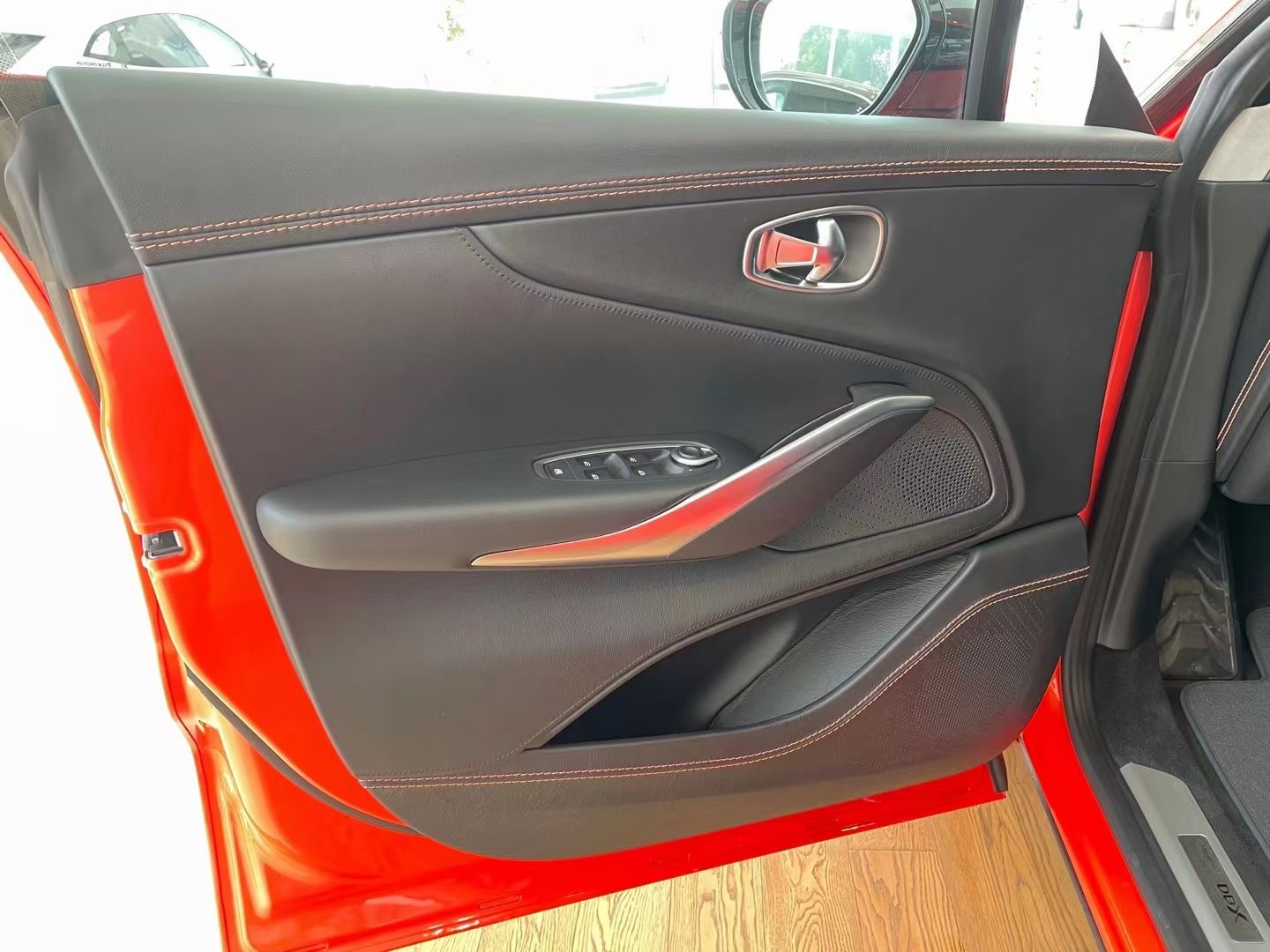 阿斯顿马丁DBX旗下首款SUV 现车发售直营全国仅售245万