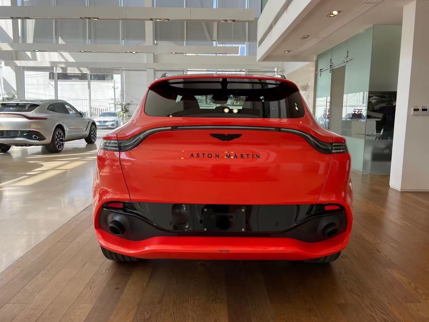 阿斯顿马丁DBX旗下首款SUV 现车发售直营全国仅售245万