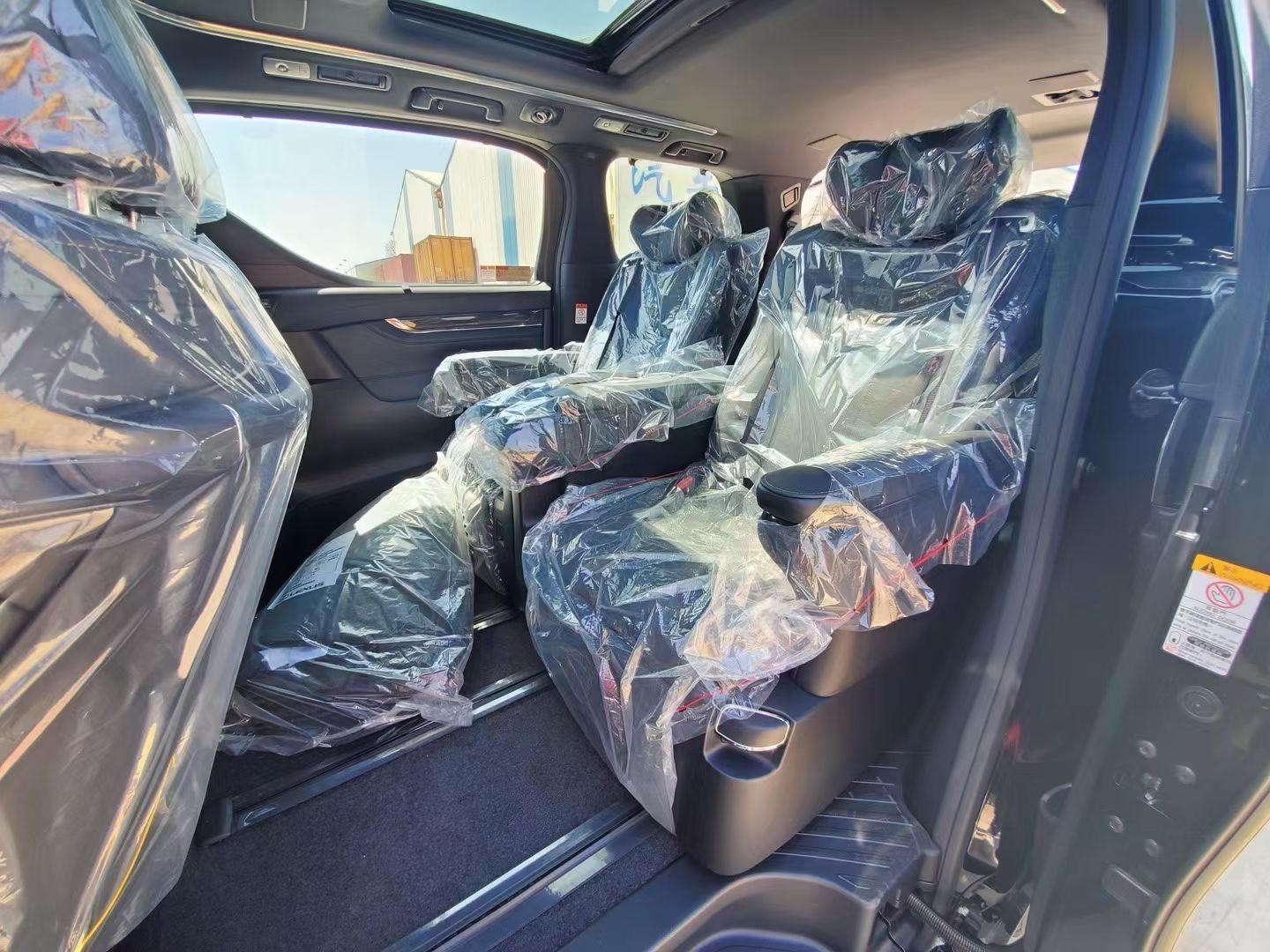 新款雷克萨斯LM300 2.5混动版四座七座全部现车国六价优钜惠