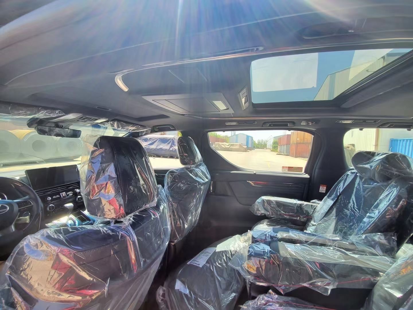 新款雷克萨斯LM300 2.5混动版四座七座全部现车国六价优钜惠