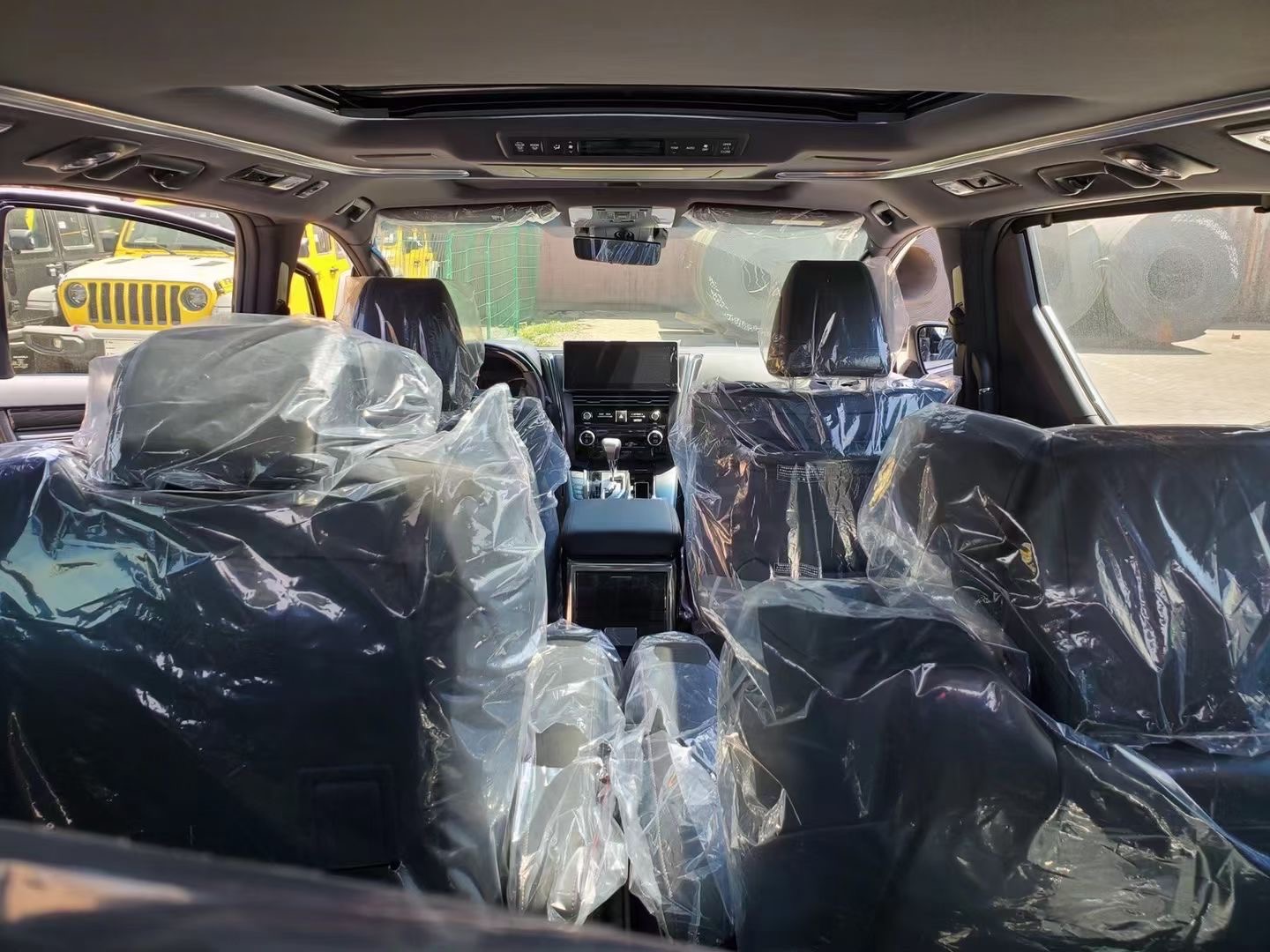 新款雷克萨斯LM300 2.5混动版四座七座全部现车国六价优钜惠