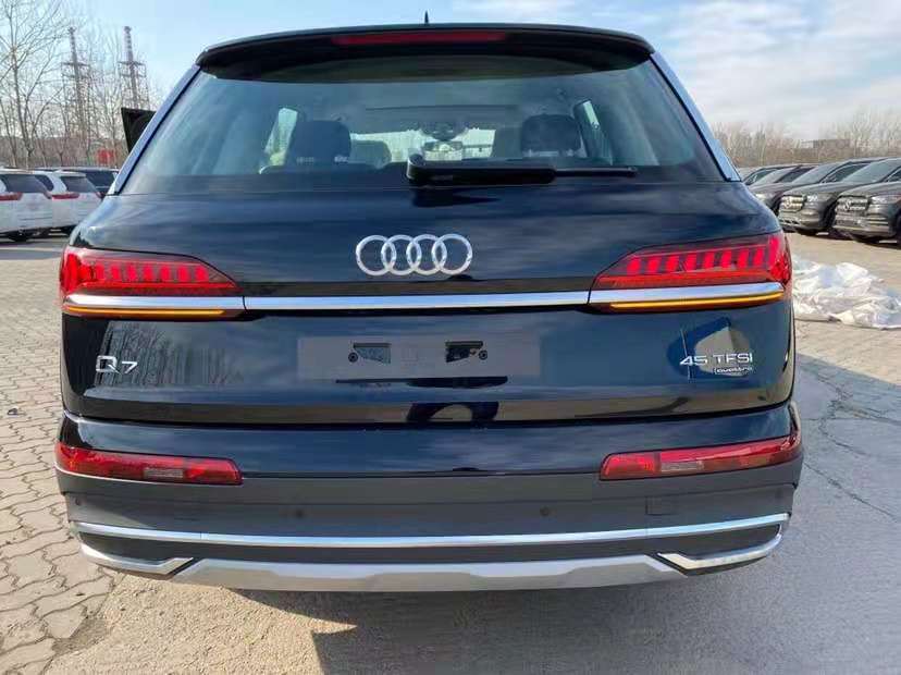 2021款奥迪Q7  天津港保税区随时提车价优