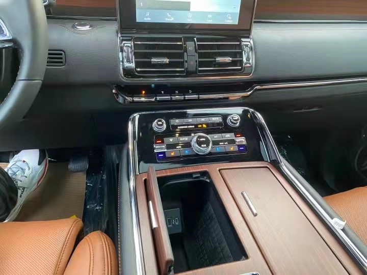 2020款林肯领航员3.5T   天津港现车特价127万