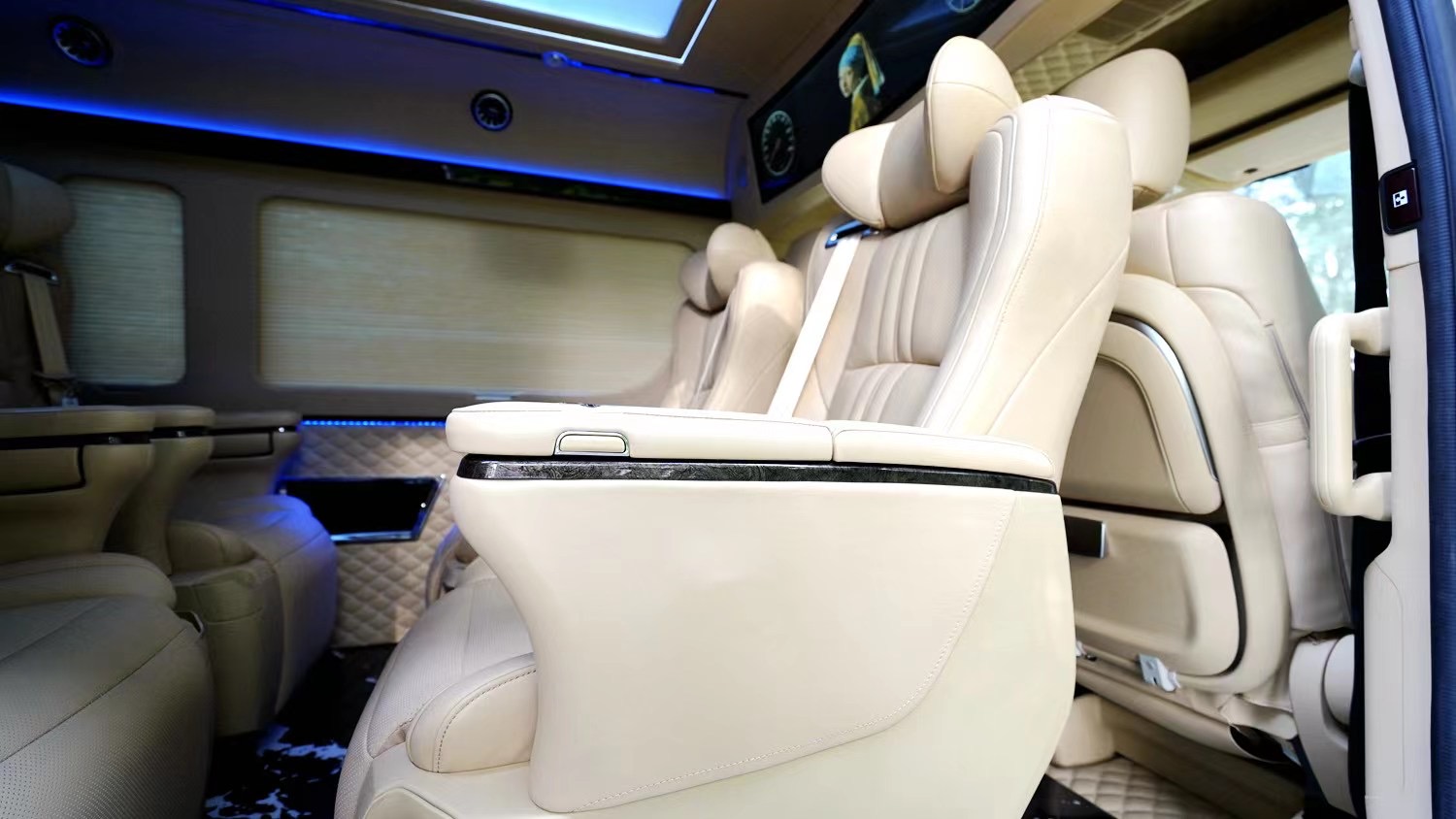  2021款进口丰田海狮  天津港火爆热销中