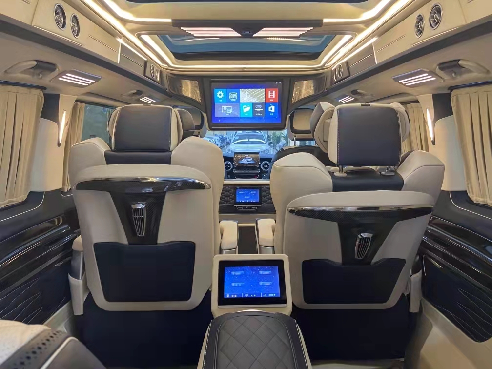 20款高顶奔驰迈巴赫V260商务六座 天津港火爆热销中