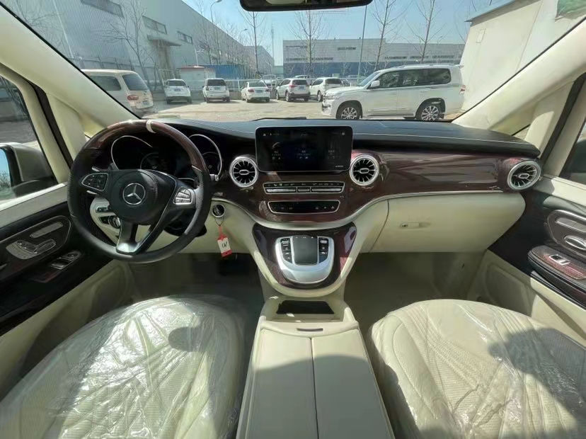 20款奔驰v260L高顶双色限量版 天津港随时提车价优