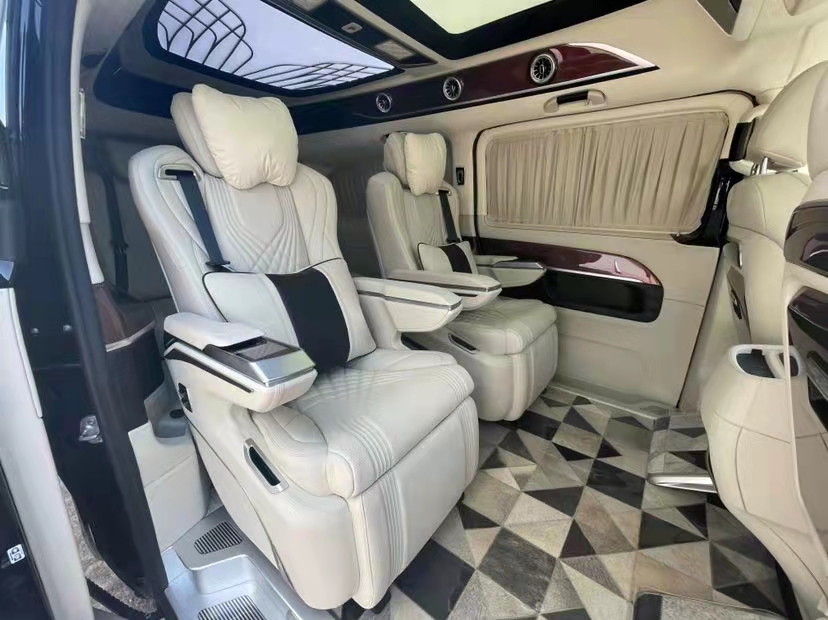 20款奔驰v260L高顶双色限量版 天津港随时提车价优