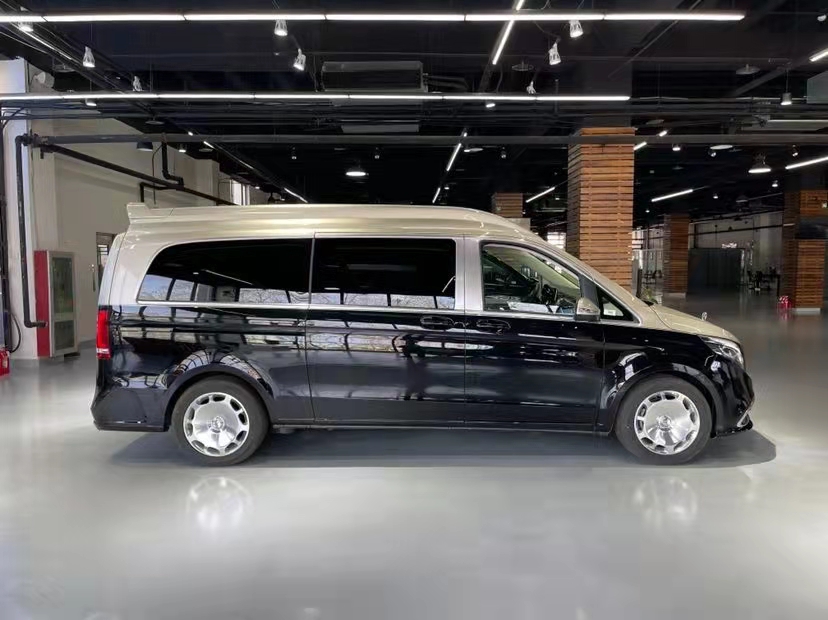 20款奔驰v260L高顶双色限量版 天津港随时提车价优