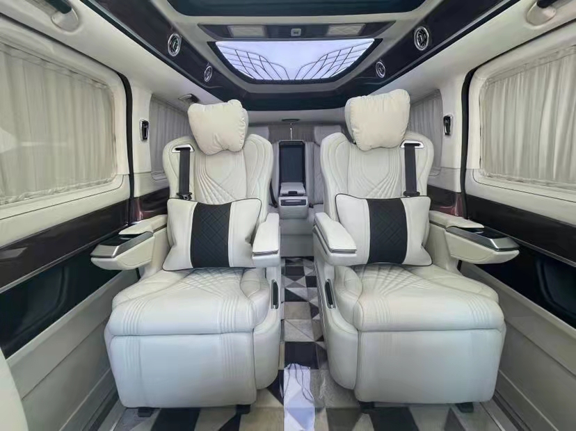 20款奔驰v260L高顶双色限量版 天津港随时提车价优