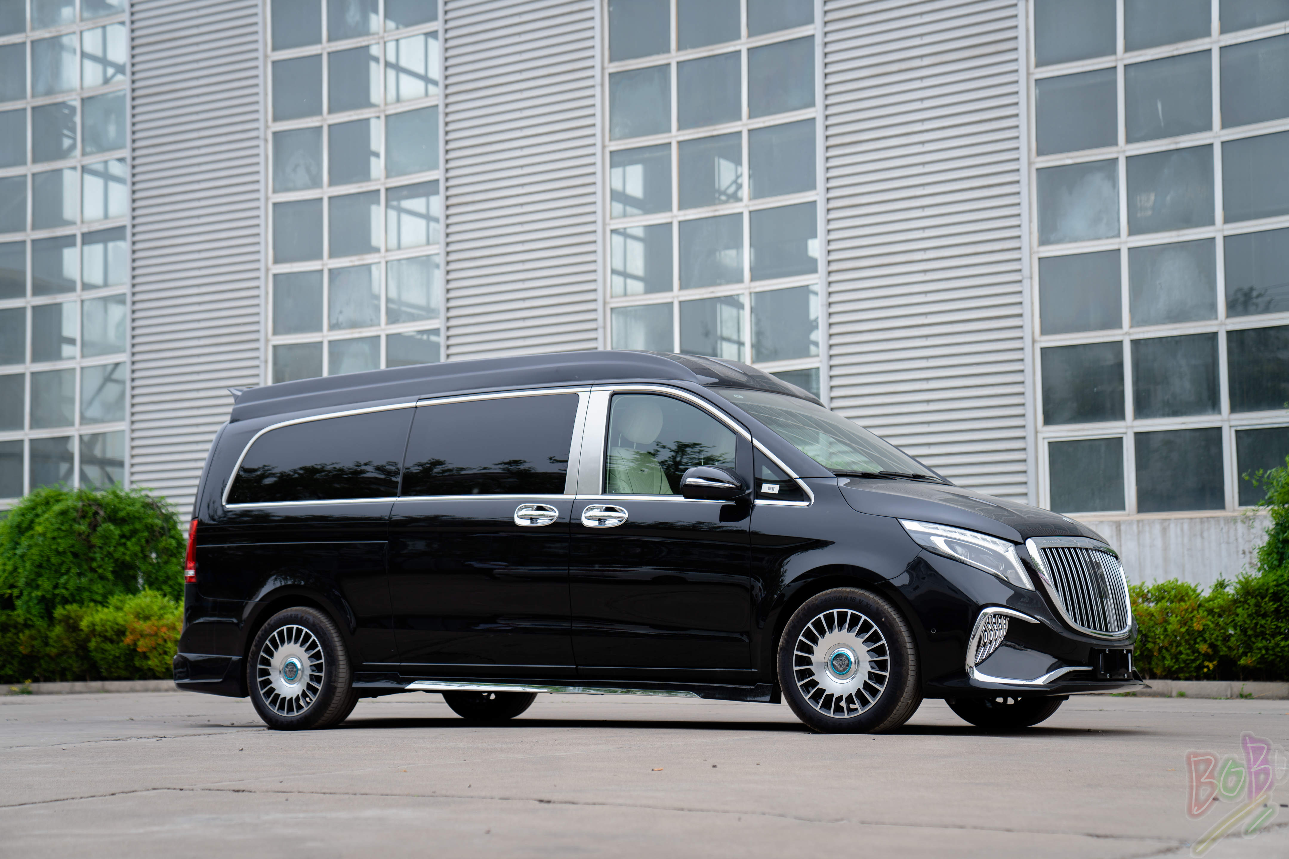 奔驰V260高顶商务车  天津港保税区火热来袭