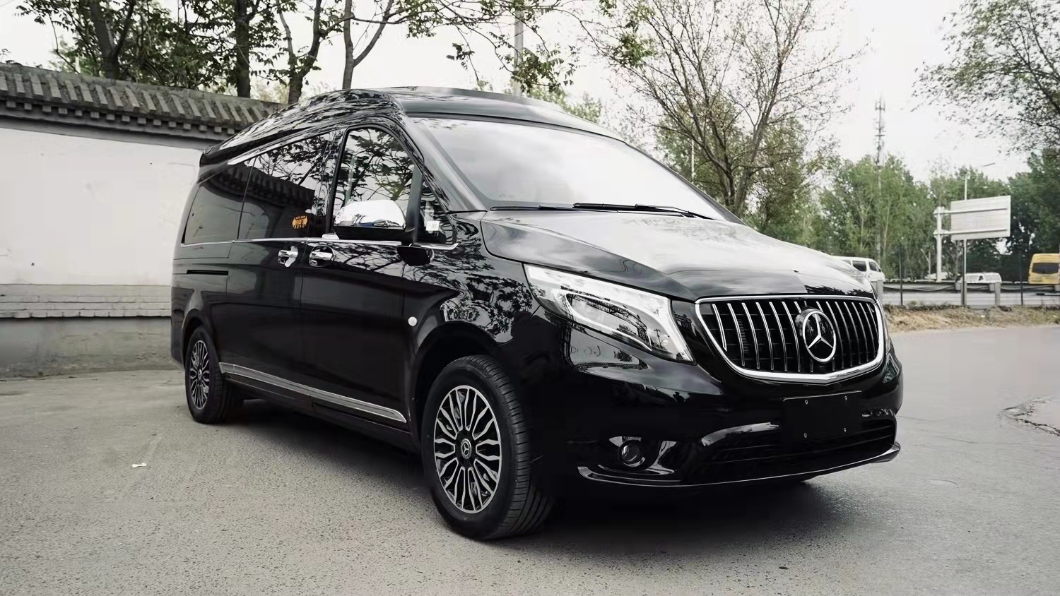 奔驰威霆定制高顶单门版商务车 天津港全国上牌价格钜惠