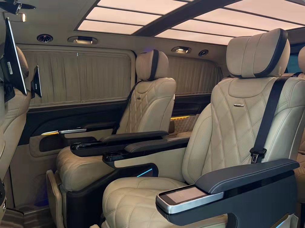 21款奔驰迈巴赫商务V260国六 天津港保税区现车随时提