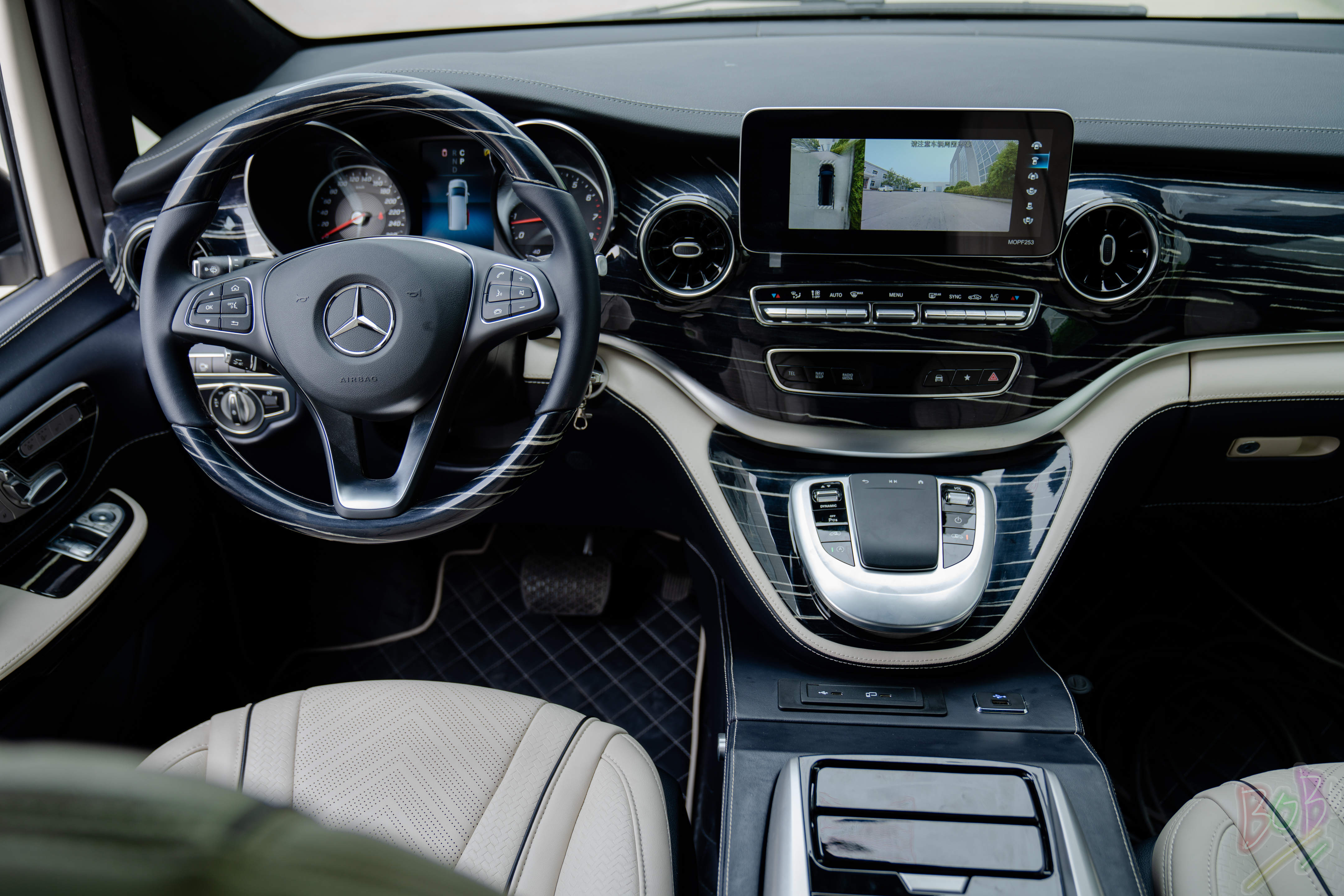 奔驰V260高顶商务车定制版  天津港保税区现车随时提