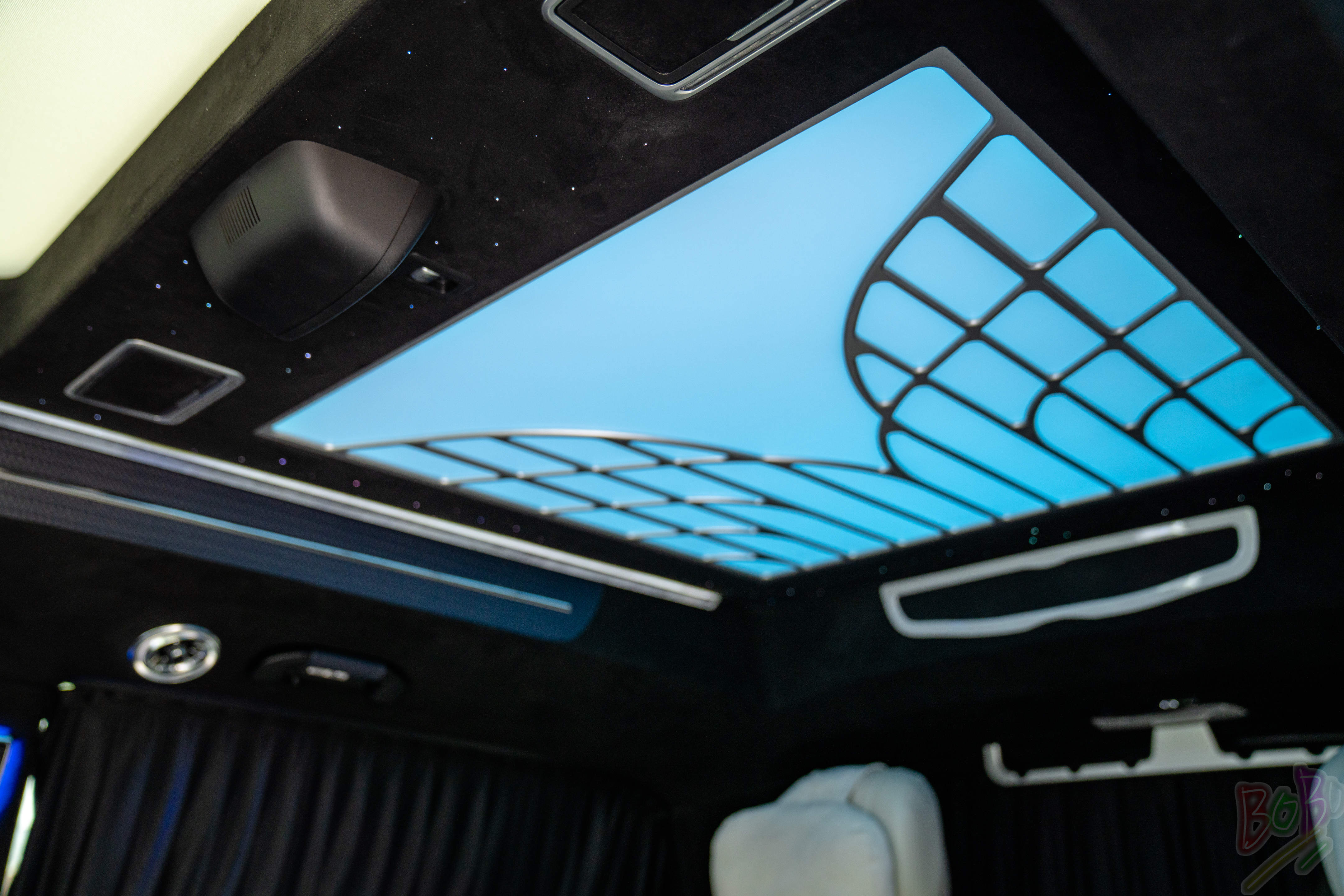 奔驰V260高顶商务车定制版  天津港保税区现车随时提