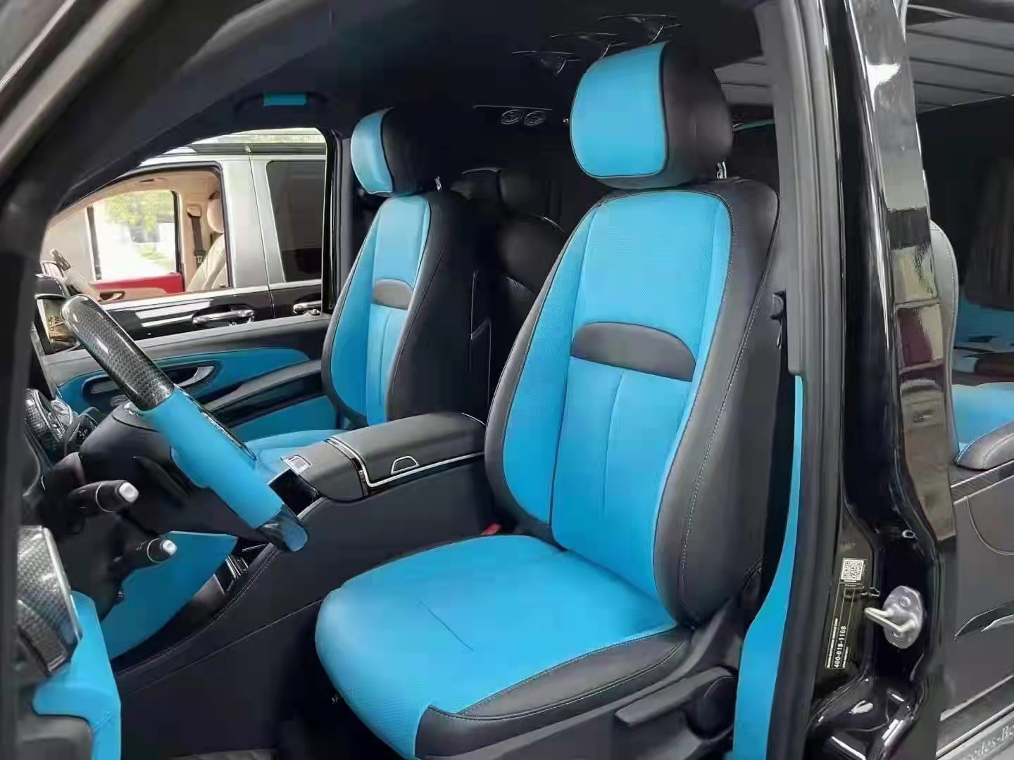 2021款奔驰威霆7座商务车 天津港保税区火热来袭