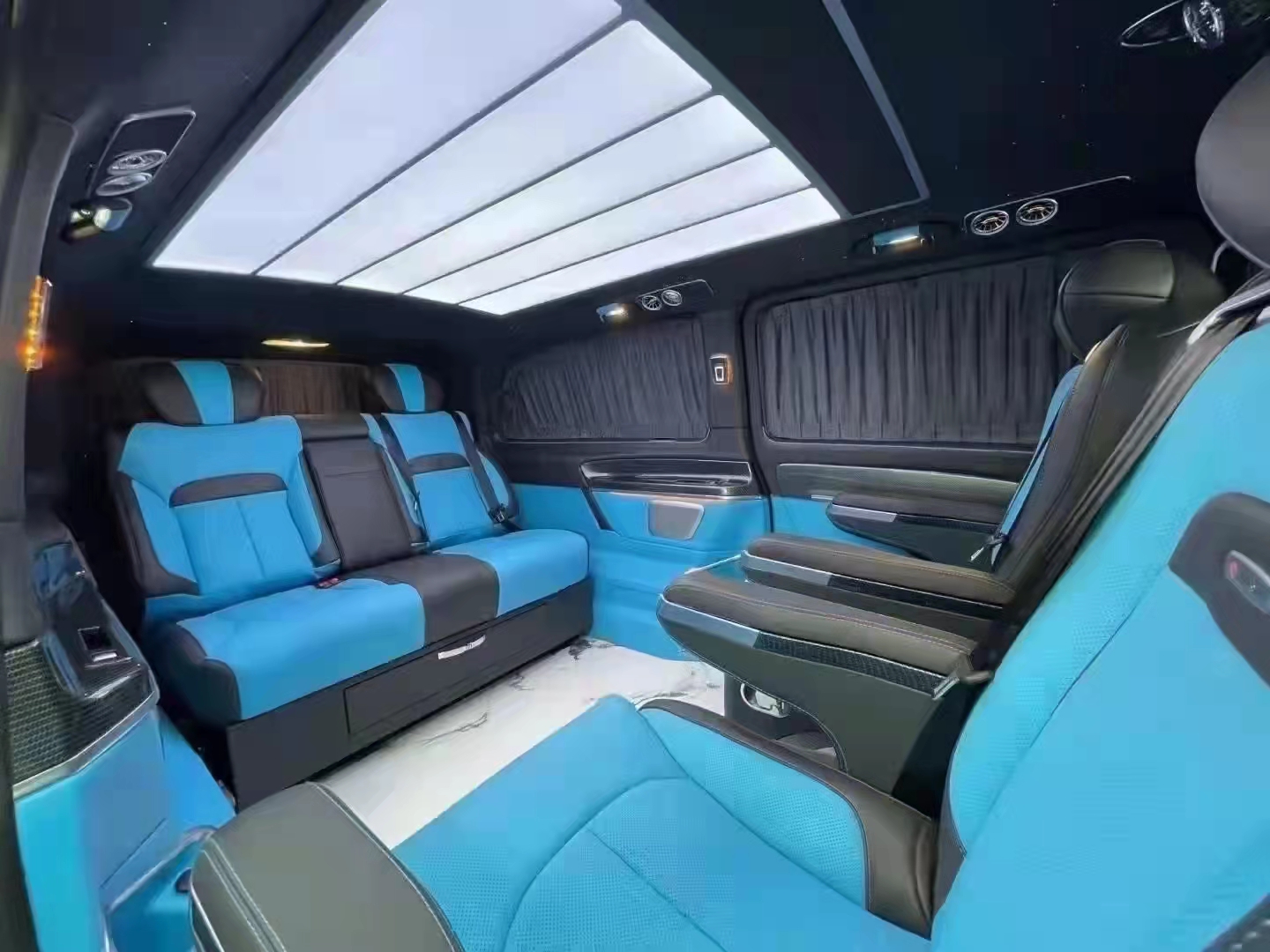 2021款奔驰威霆7座商务车 天津港保税区火热来袭