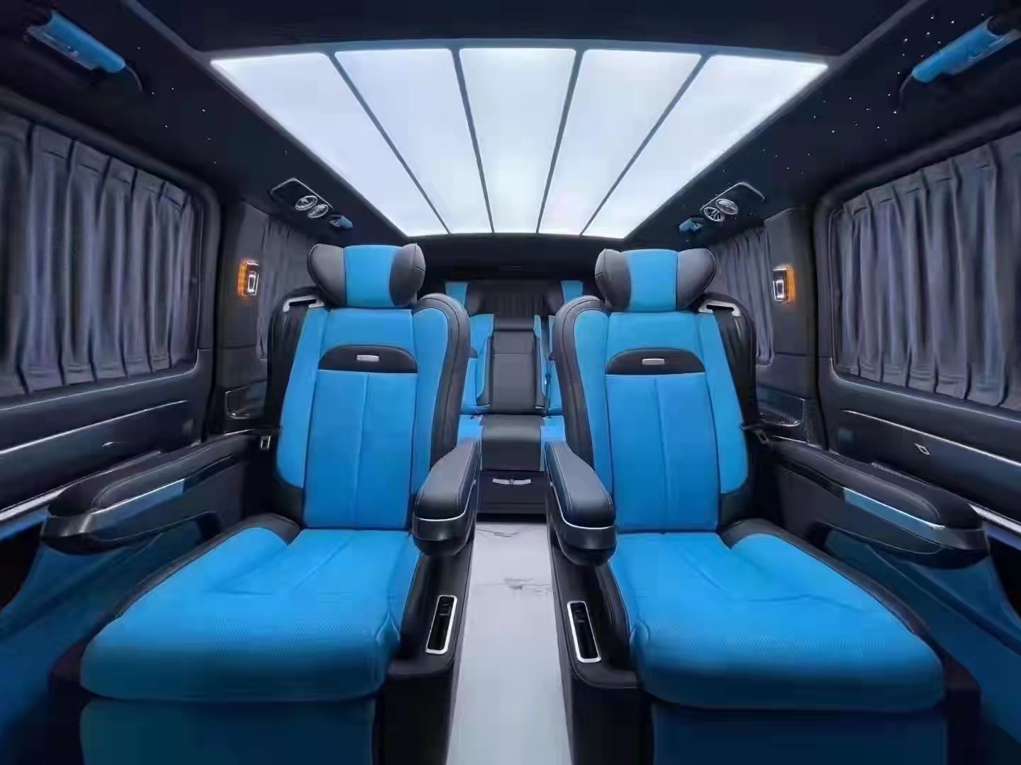 2021款奔驰威霆7座商务车 天津港保税区火热来袭