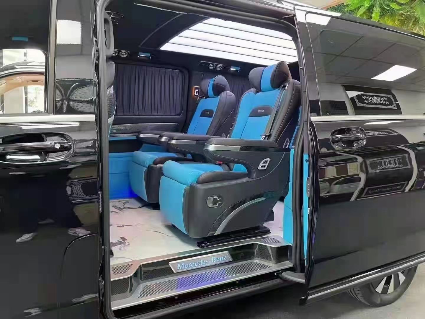 2021款奔驰威霆7座商务车 天津港保税区火热来袭