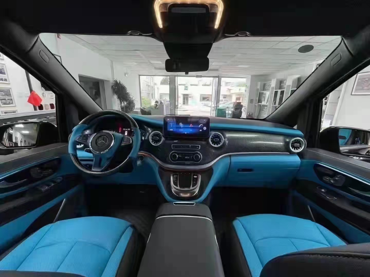 2021款奔驰威霆7座商务车 天津港保税区火热来袭