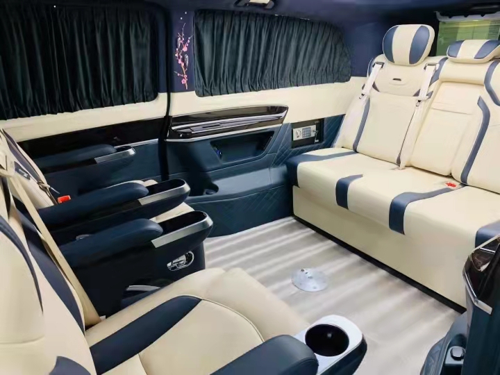 奔驰V260改装高顶半隔断商务车 天津港持续热销中