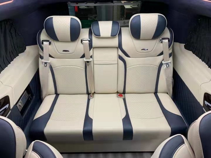 奔驰V260改装高顶半隔断商务车 天津港持续热销中