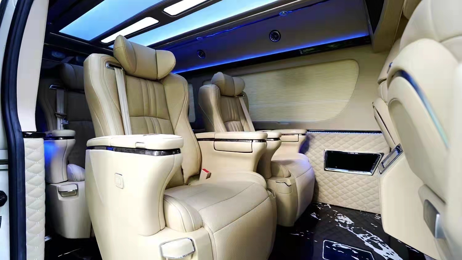 进口丰田海狮升级商务车  天津港最新报价