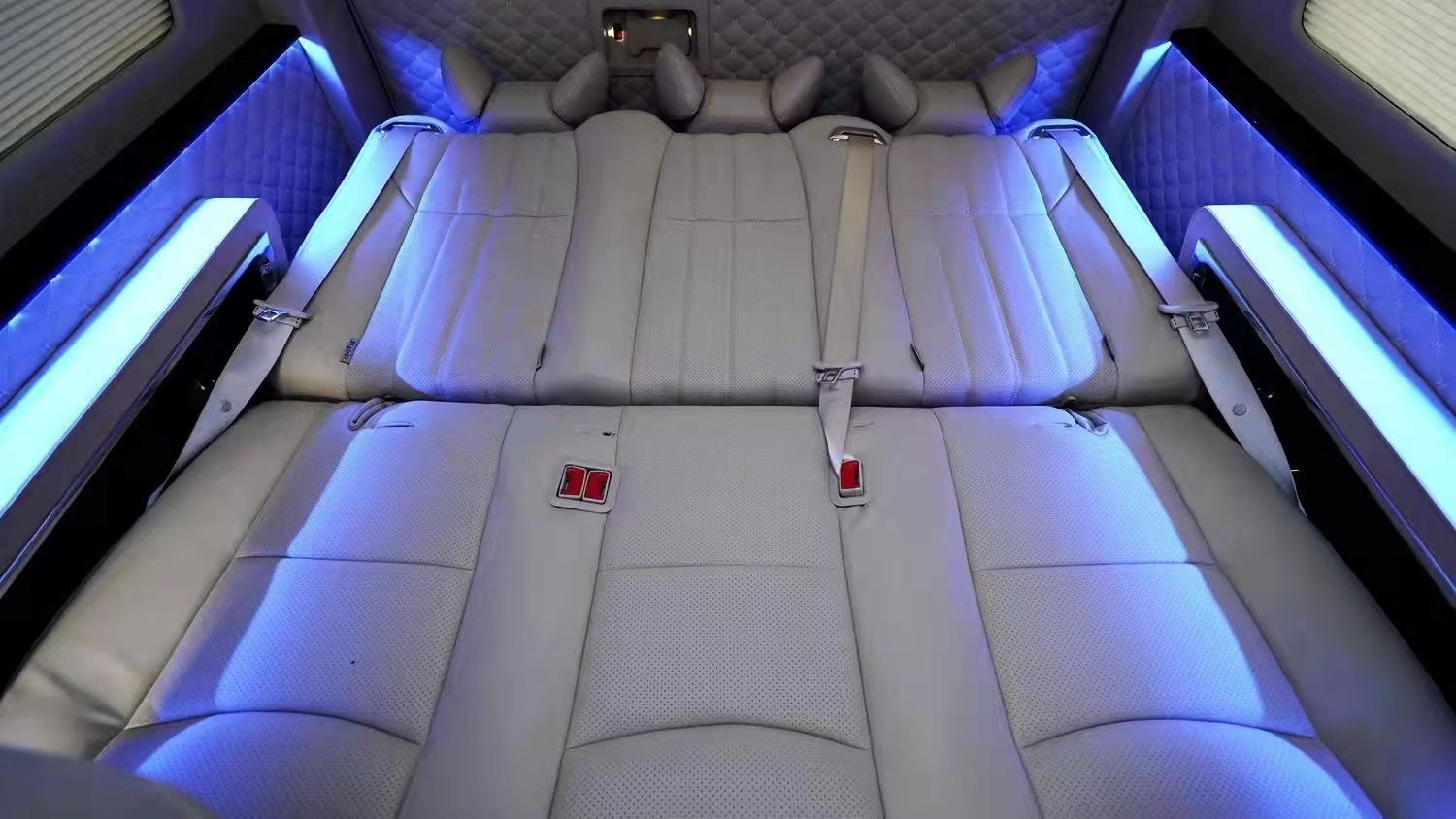 进口丰田海狮升级商务车  天津港最新报价