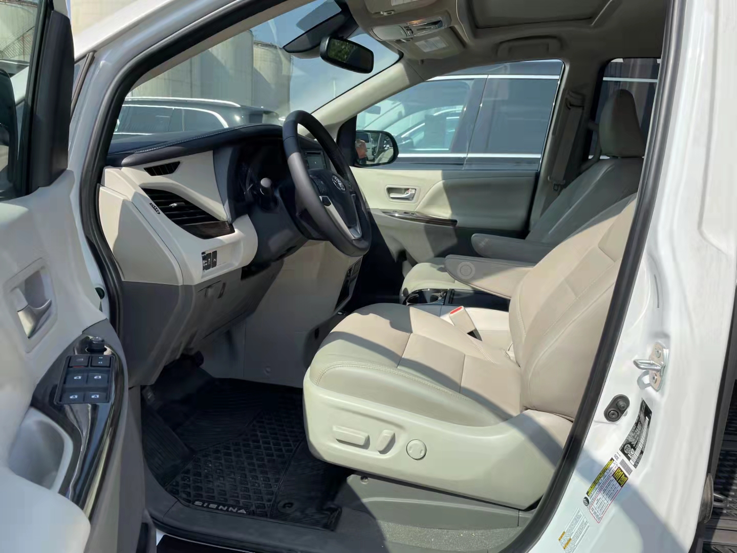 塞纳 20款 3.5 四驱 XLE 7座 天津港持续热销中