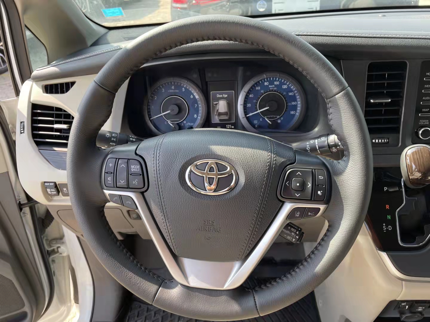 塞纳 20款 3.5 四驱 XLE 7座 天津港持续热销中