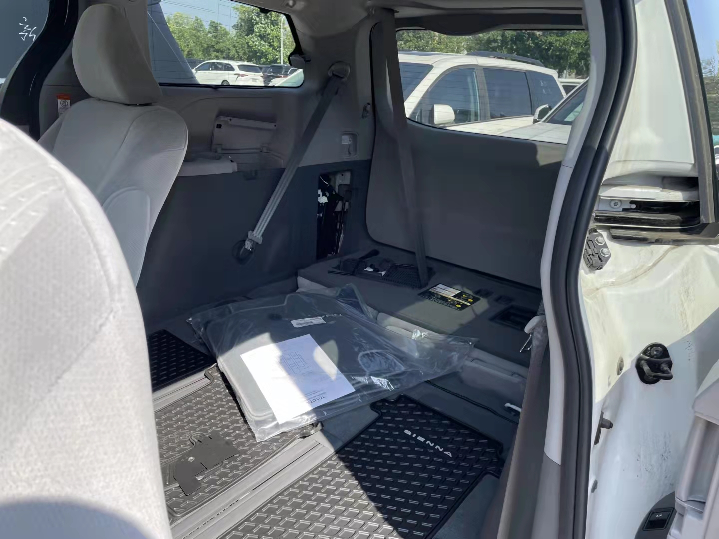 塞纳 20款 3.5 四驱 XLE 7座 天津港持续热销中