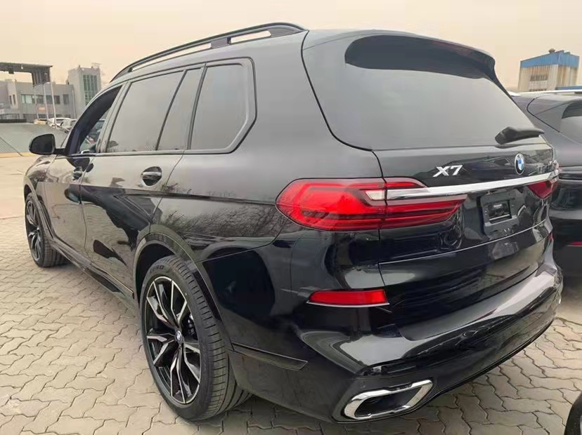 加版-2021款宝马 X7卓越豪华版 天津港国庆临近冲量促销