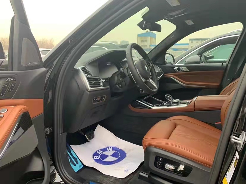 加版-2021款宝马 X7卓越豪华版 天津港国庆临近冲量促销