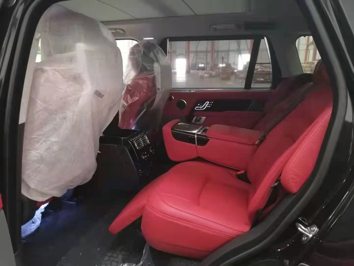 揽胜行政 21款 3.0T P400 汽油 创世加长 天津港现车随时提