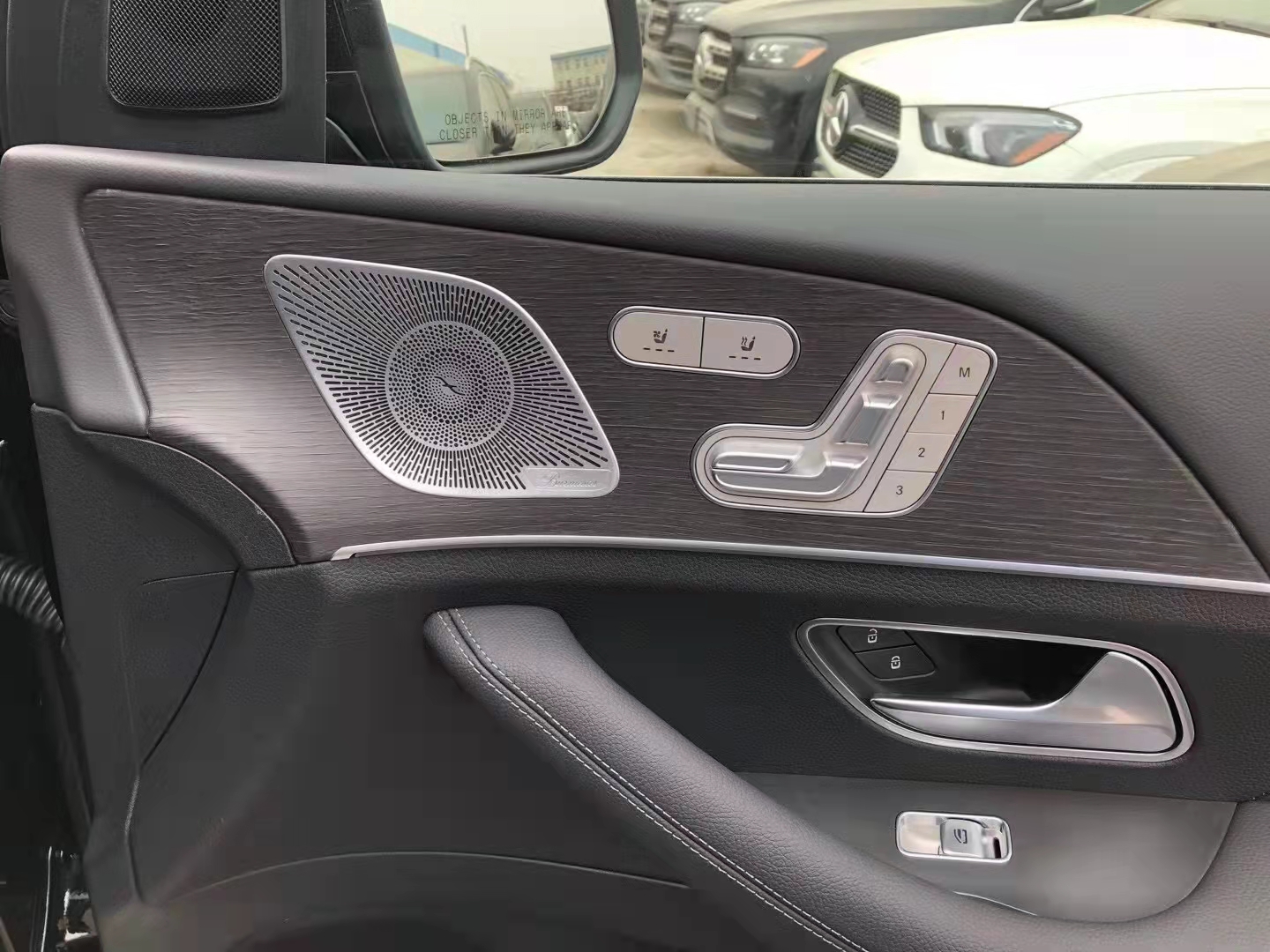 奔驰GLS450 21款 7座 全景21轮   天津港现车全国最新报价