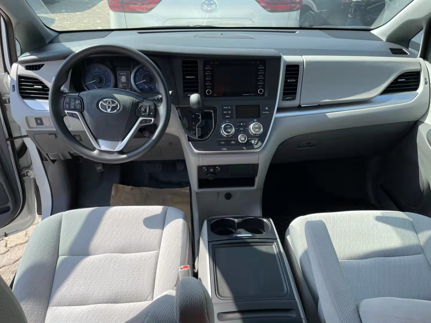 2020款 丰田塞纳 3.5四驱LE  天津港清仓钜惠亲情价