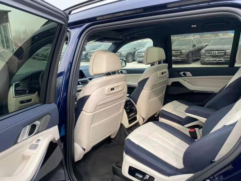 宝马X7 21款 3.0T M运动 卓越豪华 6座 天津港现车随时提