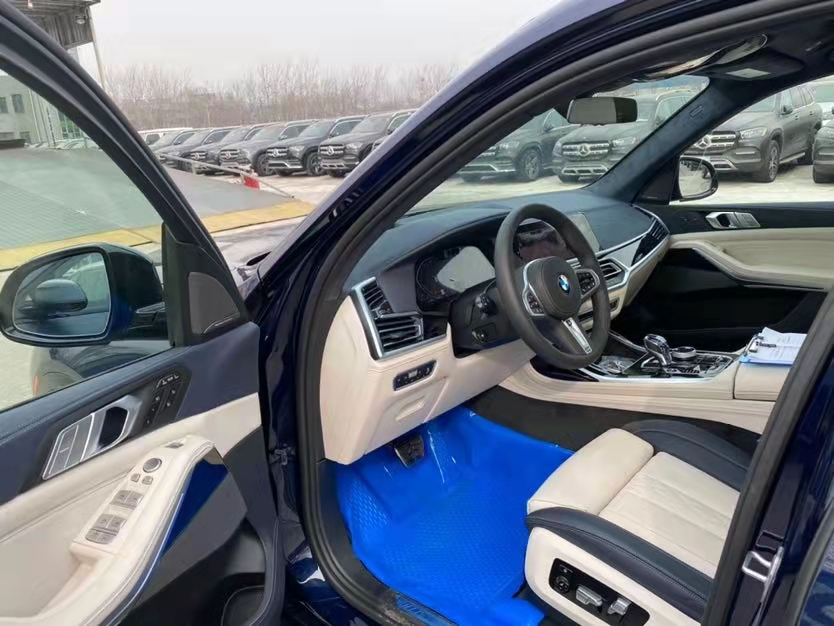 宝马X7 21款 3.0T M运动 卓越豪华 6座 天津港现车随时提