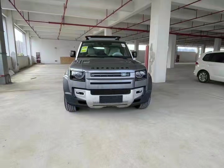 路虎卫士 22款 110 P400 暗黑特别 天津港特惠93万