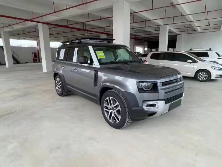 路虎卫士 22款 110 P400 暗黑特别 天津港特惠93万