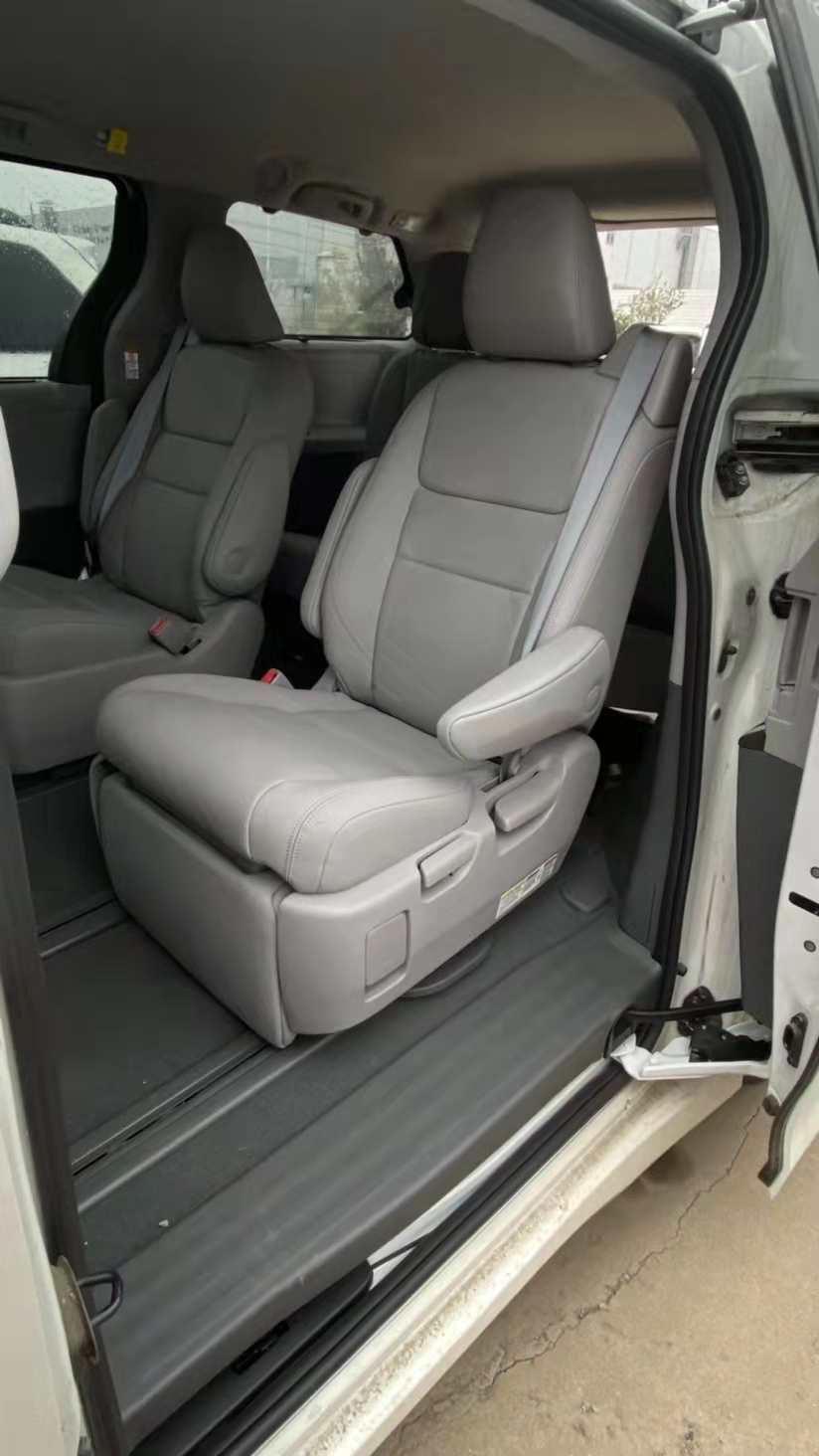 20款墨版丰田塞纳3.5两驱XLE 真皮 天津港十月现车价格钜惠