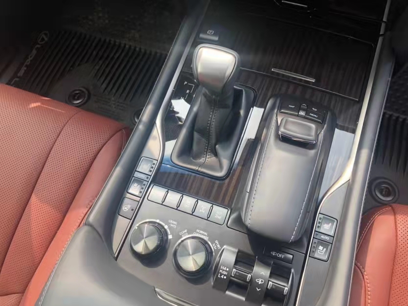 雷克萨斯LX570 21款 八座 豪华包 天津港十月钜惠亲情价