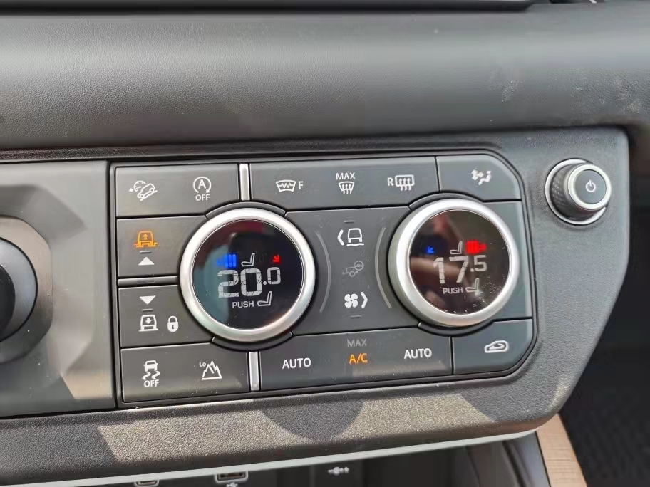 卫士 20款 110 四门 3.0T SE 港口特价优惠促销