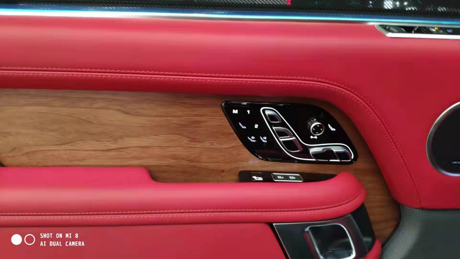 2021款揽胜行政3.0T 汽油创世加长 双十一钜惠港口抢购中